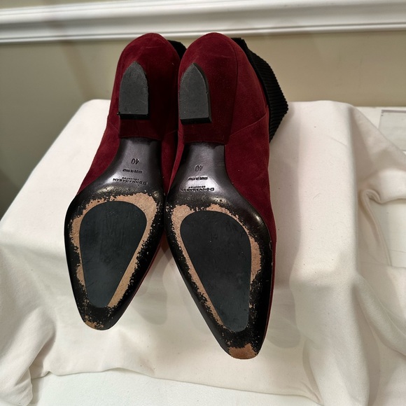 DONNA KARAN vintage burgundy suede ankle boot in EUC, with black collars folded - Picture 4 of 6